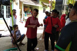 Aksi Joget Peserta Jalan Sehat RW-3 saat Pembagian Doorprize
