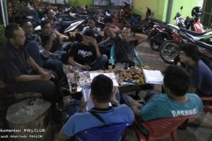 Pengurus Komunitas Pemuda-Pemudi RW-3 NgoPi di Angkringan